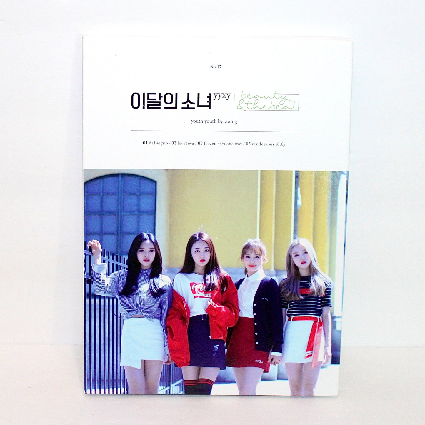 LOONA yyxy Debut Mini Album: beauty&thebeat