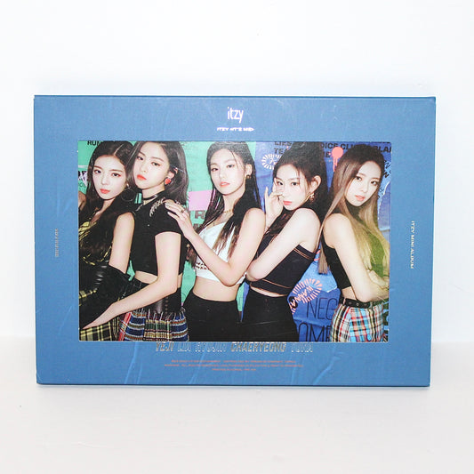 ITZY 4ème Mini Album : Devine Qui - Nuit Ver.