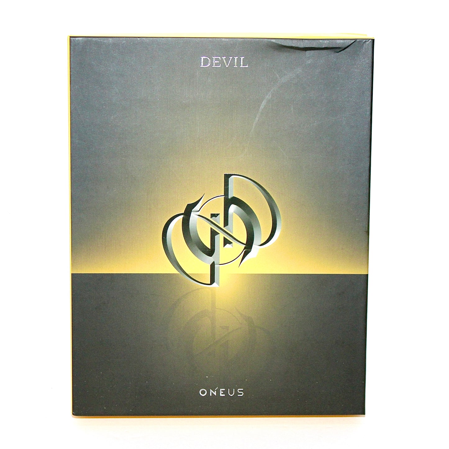 ONEUS 1er album : Devil - Yellow Ver.