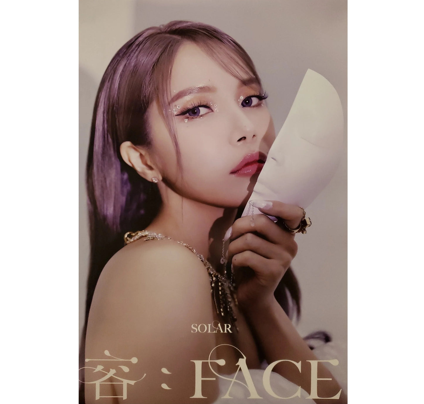 SOLAR 1st Mini Album - 容 : FACE | Posters
