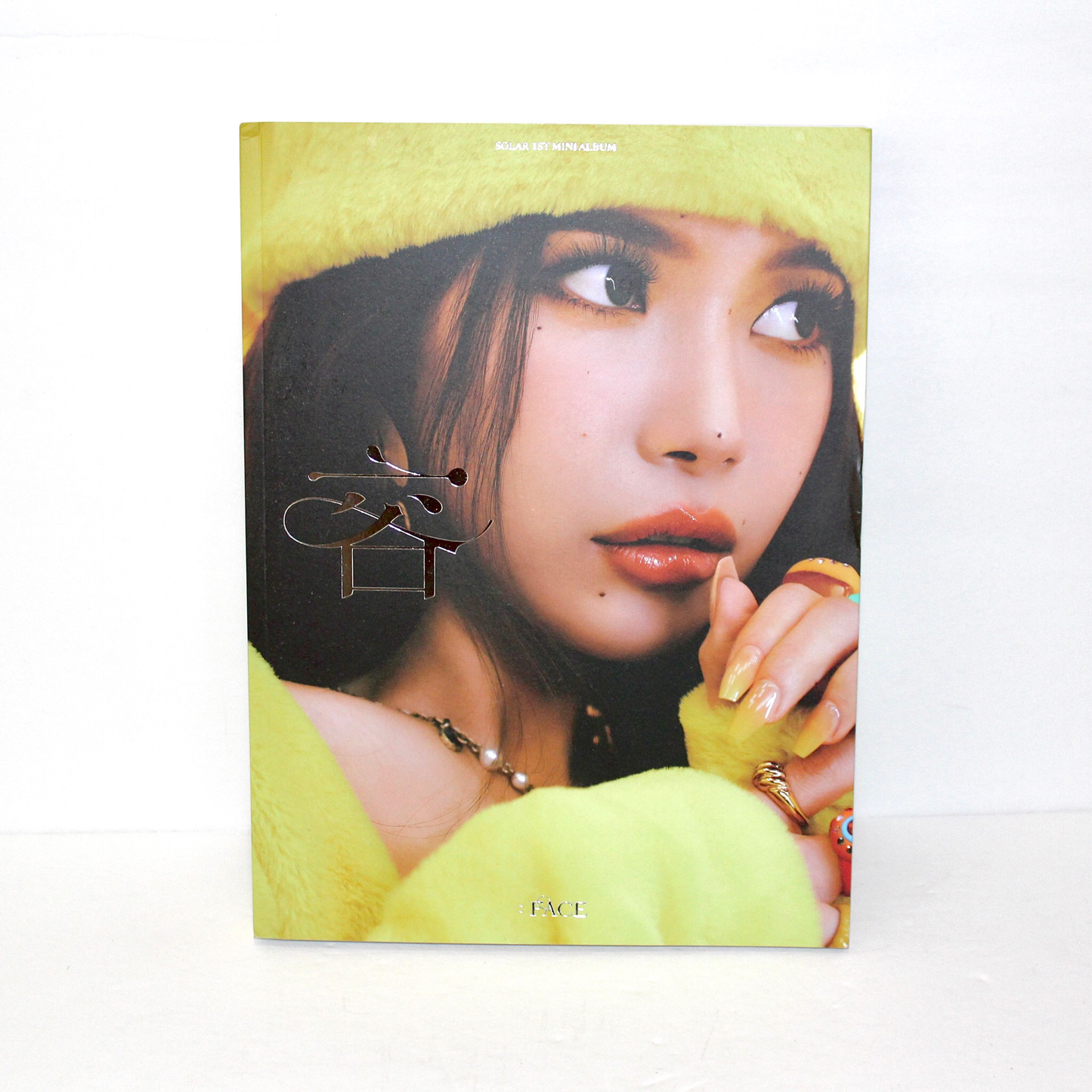 SOLAR 1st Mini Album - 容 : FACE | Face Ver.